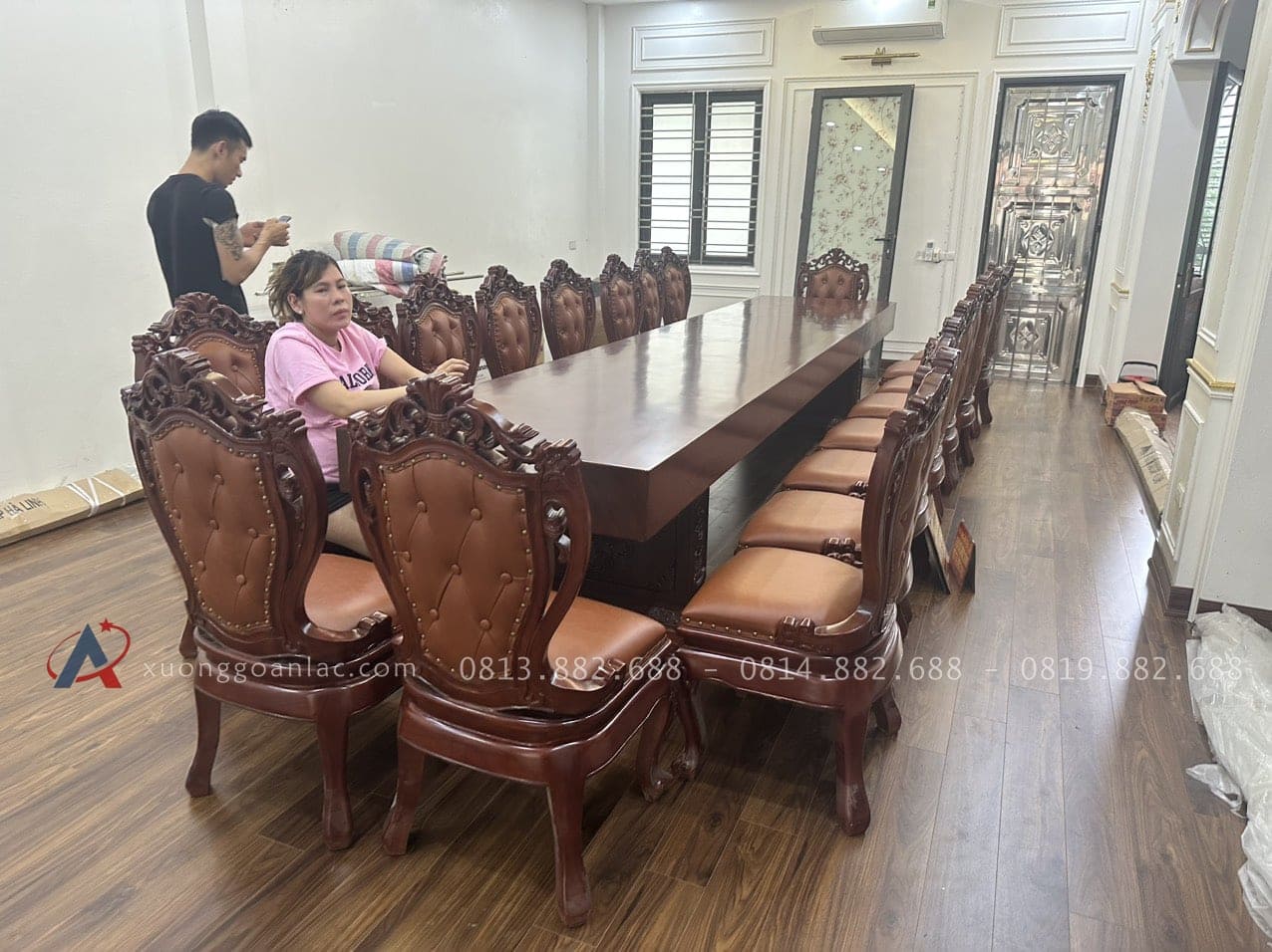 Siêu phẩm bàn ăn nguyên khối 20 ghế louis bọc đệm gỗ gõ đỏ (Anh Thắng- Bắc Ninh) 26 bộ bàn ăn gỗ gõ đỏ 20 ghế