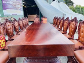 Siêu phẩm bàn ăn nguyên khối 20 ghế louis bọc đệm gỗ gõ đỏ (Anh Thắng- Bắc Ninh) 17 mặt bàn nguyên khối gỗ gõ đỏ