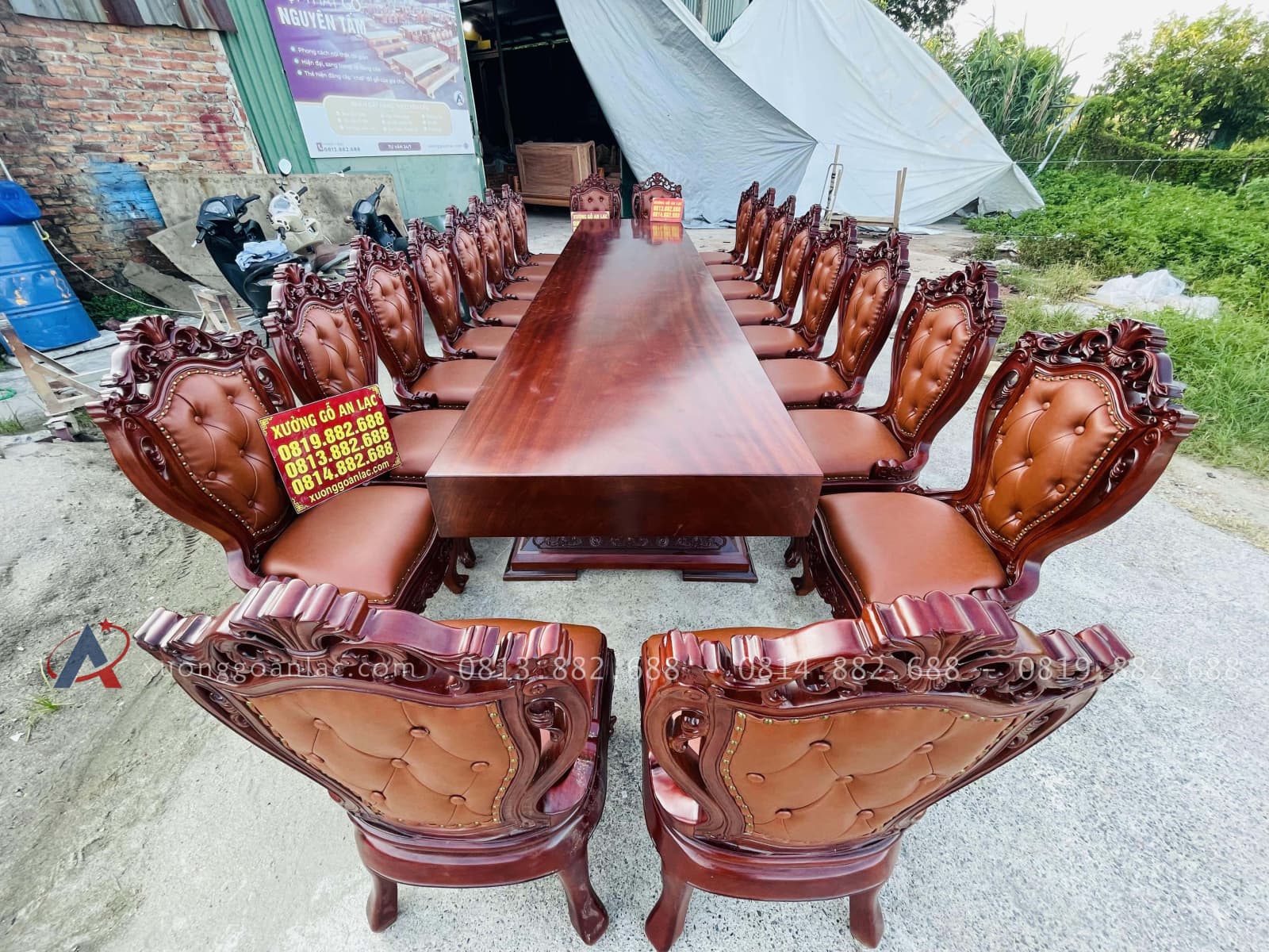 Siêu phẩm bàn ăn nguyên khối 20 ghế louis bọc đệm gỗ gõ đỏ (Anh Thắng- Bắc Ninh) 32 trọn bộ 20 ghế louis hoàng gia