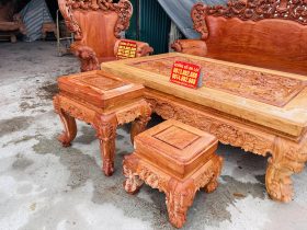 Siêu phẩm bản mộc bàn ghế hoàng gia vách tảng 6 món gỗ hương đá (Anh Thắng,Yên Bái ) 20 hệ chân và yếm bàn cũng được đục tỉa tinh xảo
