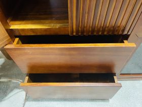 Tủ quần áo có ngăn kéo