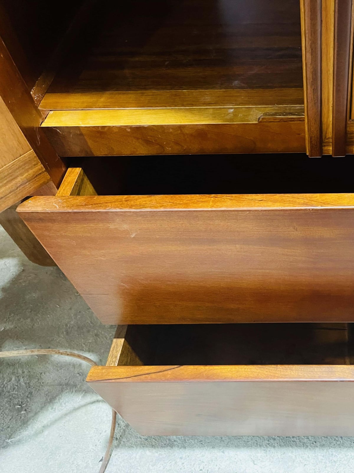 Tủ dựng quần áo cỡ đại gỗ gõ đỏ cao cấp 44 Tủ quần áo có ngăn kéo
