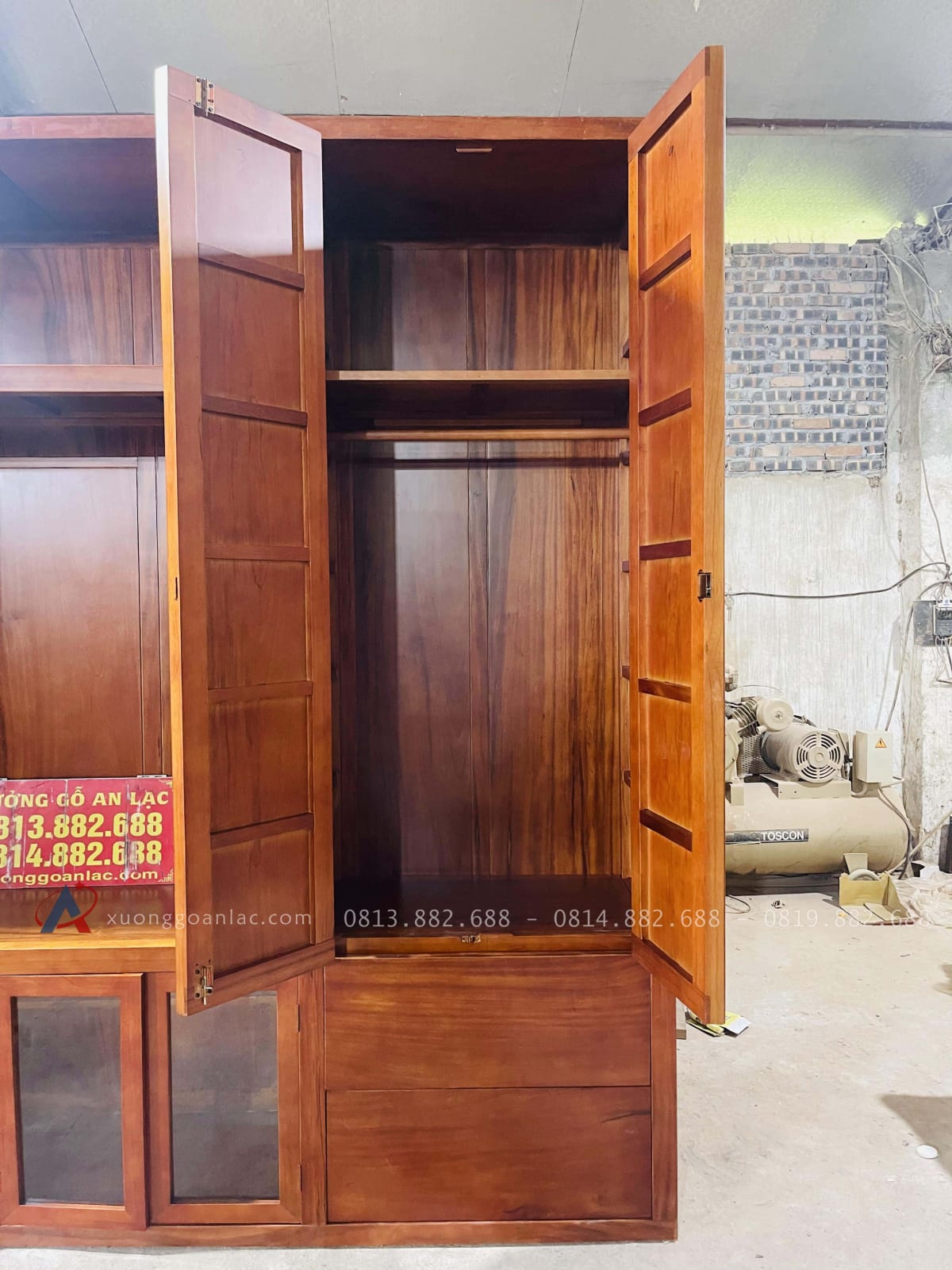 Tủ dựng quần áo cỡ đại gỗ gõ đỏ cao cấp 38 mặt cánh khung tranh ván liền