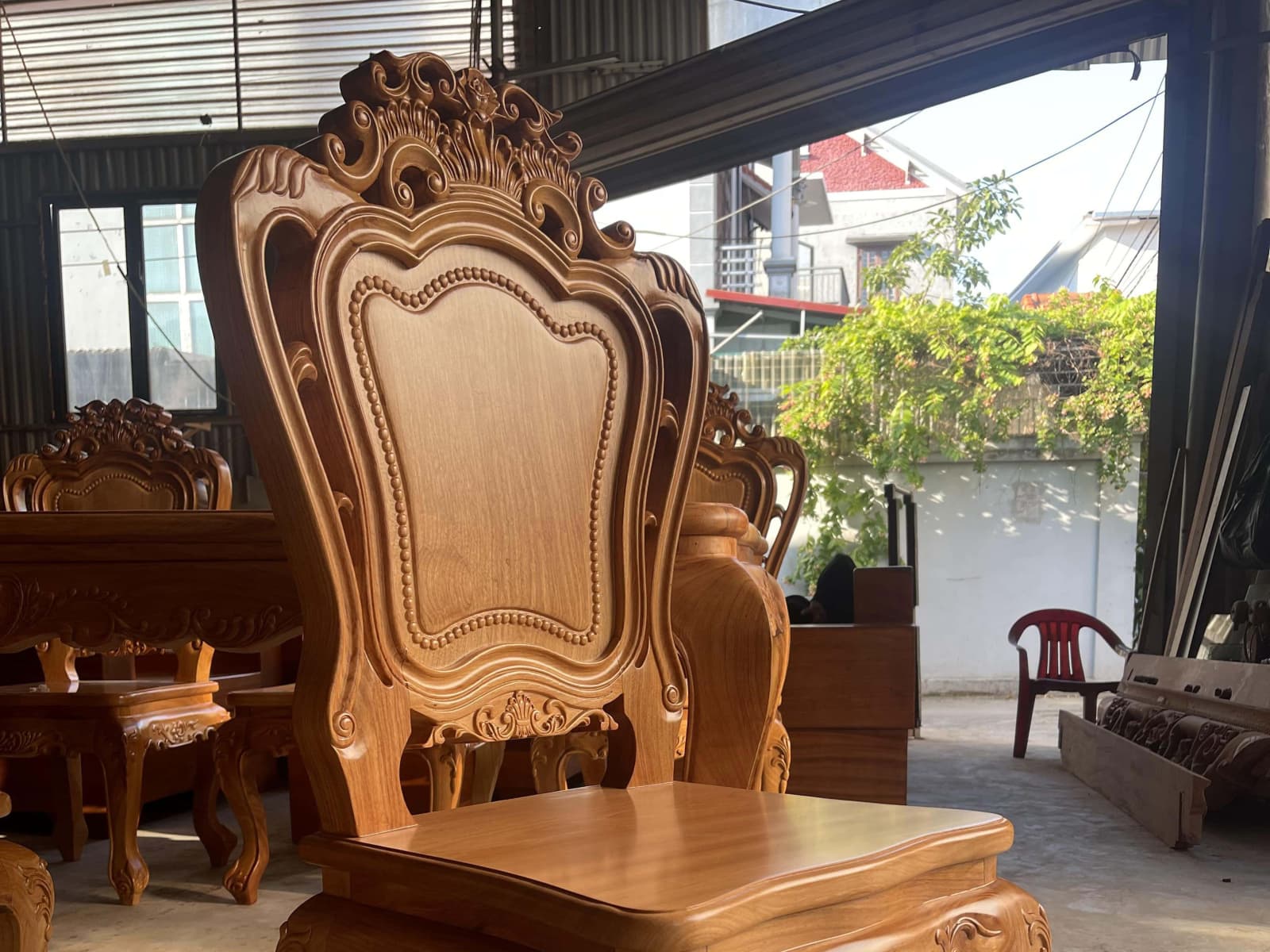 Bộ bàn ăn hoàng gia 6 ghế louis hoa lá tây gỗ gõ đỏ (Chị Hường, Hà Nội) 23 ghế ăn louis gỗ hương