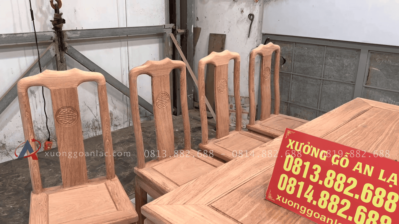 Bộ bàn ăn triện thọ tròn 8 ghế gỗ hương đá siêu dày (Chú Lân, Vũng Tàu) 27 mỗi bên bàn bố trí 4 ghế ngồi lưng cao