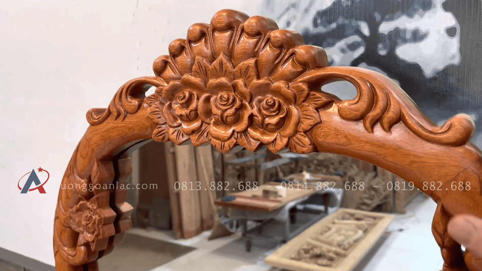 Bàn trang điểm và bàn làm việc gỗ hương đá 16 khung gương đục hoa hồng lá tây