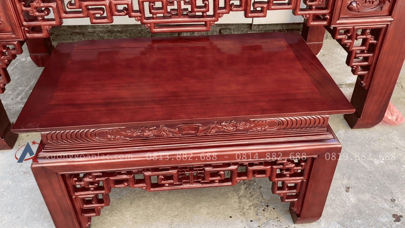 Bộ án gian thờ gỗ gụ và kệ tivi gỗ hương đá giao về Cao Bằng 17 bàn cơm mặt khung tranh ván liền