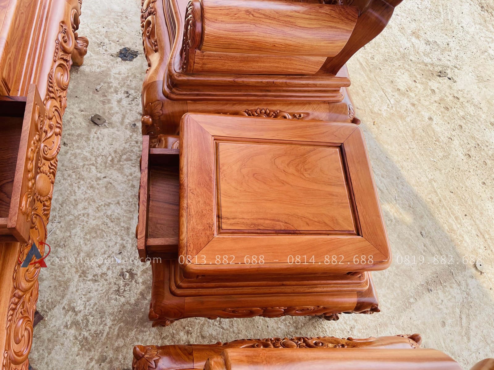 Bộ bàn ghế louis hoàng gia 5 món gỗ hương đá (Anh Phát - Đồng Nai) 38 mặt đôn khung tranh ván liền