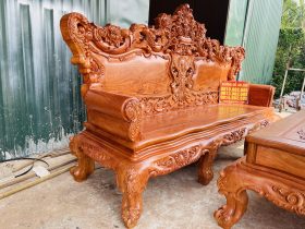Bộ bàn ghế louis hoàng gia 5 món gỗ hương đá (Anh Phát - Đồng Nai) 16 đoản dài nổi bật với họa tiết đục tỉa cầu kỳ