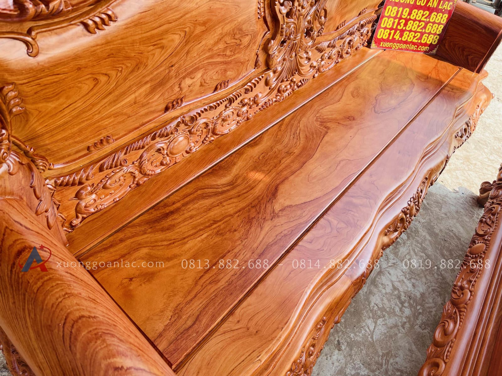 Bộ bàn ghế louis hoàng gia 5 món gỗ hương đá (Anh Phát - Đồng Nai) 30 mặt ngồi khung tranh ván liền