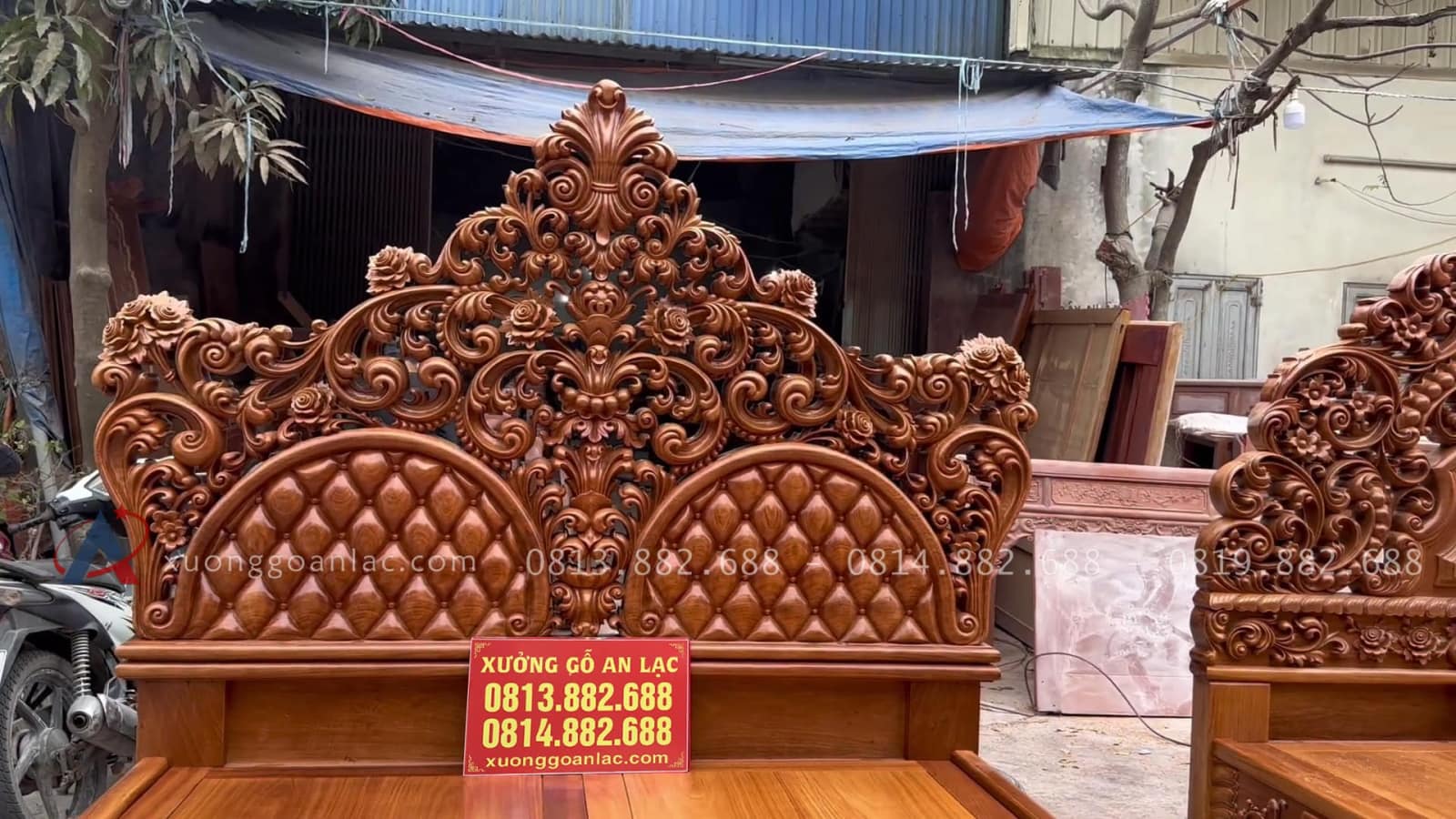 Combo 2 giường ngủ hoàng gia gõ đỏ 19 đầu giường cao bề thế đục lọng thủng hoa lá tây