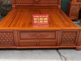 Giường ngủ hồng chim+ bàn trang điểm gỗ gõ đỏ 12 đầu thấp đục hoa lá tây vách trám đồng điệu