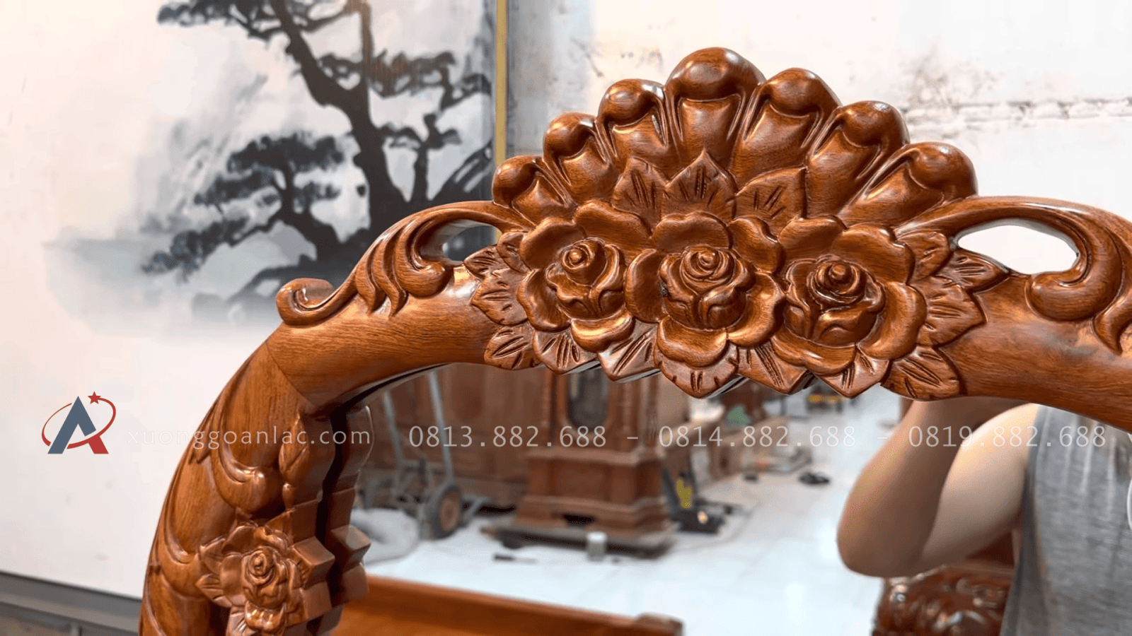 Combo giường ngủ Louis hoàng gia và bàn phấn hoa hồng gỗ hương đá 16 khung gương đục hoa hồng nở rộ