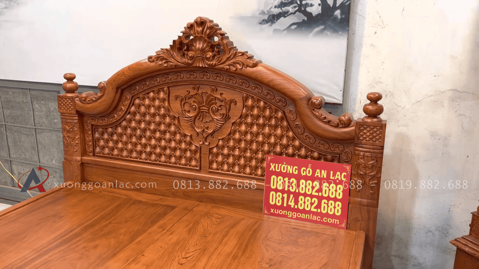 Combo giường Ngủ Louis Hoàng Gia 1m8 x 2m + tủ rượu gỗ hương đá 16 Đầu giường thiết kế nổi bật với vòm hoa lá tây tinh xảo