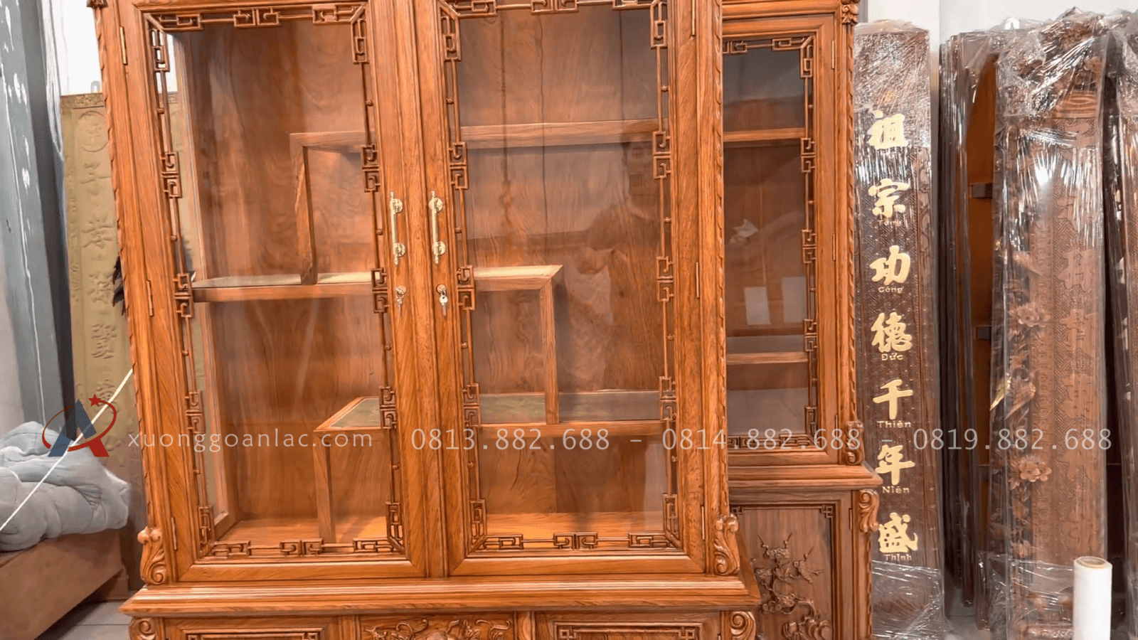 Combo giường Ngủ Louis Hoàng Gia 1m8 x 2m + tủ rượu gỗ hương đá 18 Khối tủ trên kết hợp cánh kính