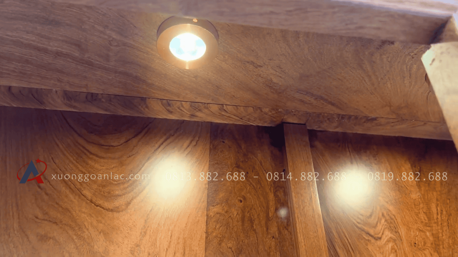 Combo giường Ngủ Louis Hoàng Gia 1m8 x 2m + tủ rượu gỗ hương đá 20 trên trần tủ có lắp đèn led