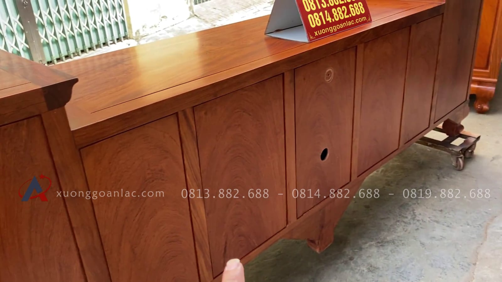 Combo Sập ngồi trọn vân + Kệ tivi + Tủ áo đục tay hàng siêu vip gỗ hương đá (Anh Cao Anh - Chương Mỹ, Hà Nội) 29 Mặt sau của mẫu kệ tivi