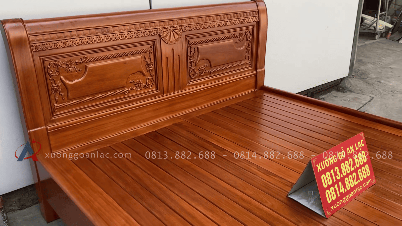 Hoàn thiện giường X màu sáng gõ 20 đầu cao đục dải chữ x hoa hồng