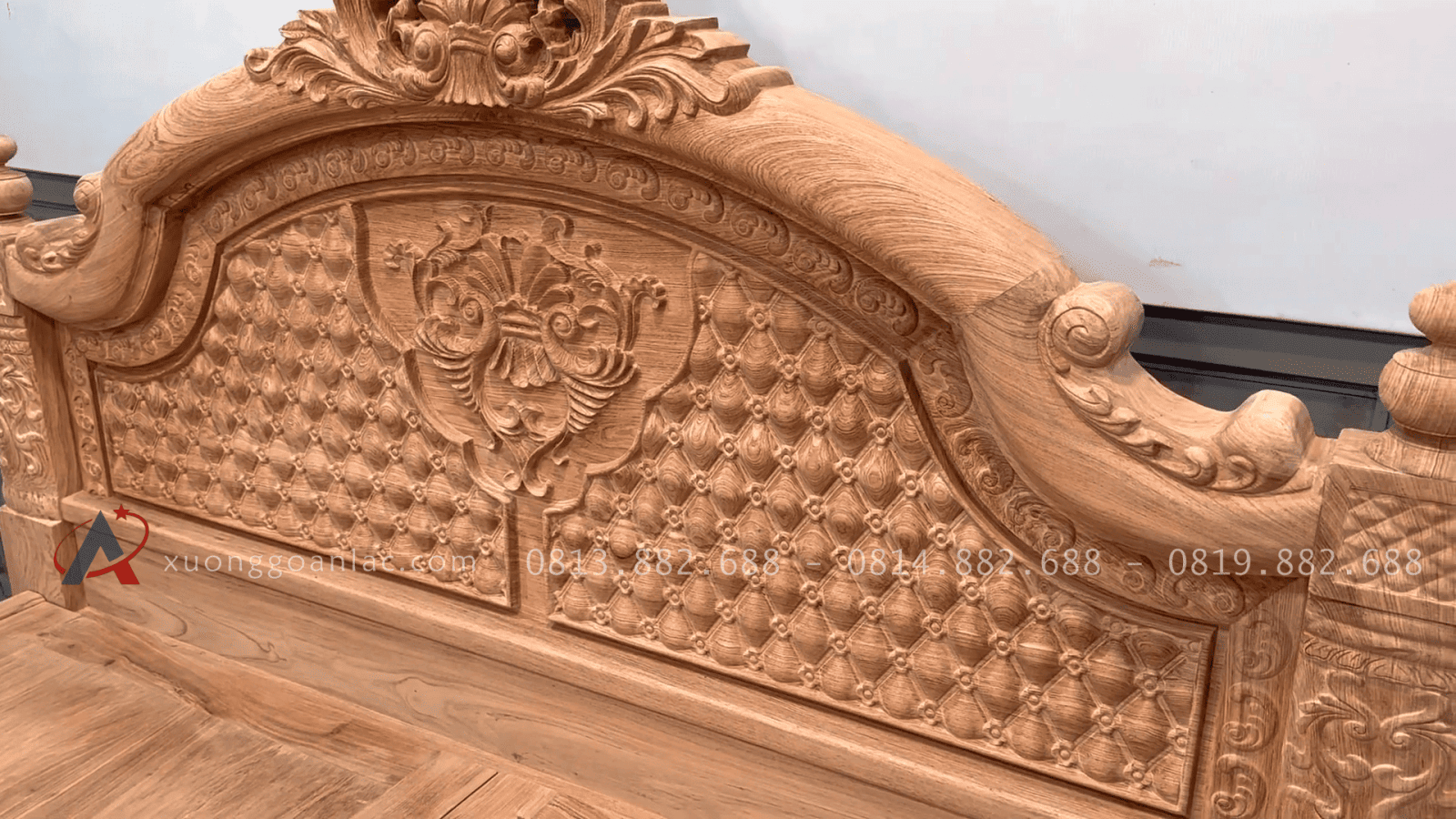 Giường cột vòm đục trám gỗ Hương Đá 2m x 2m2 17 phông vách đục trám hoa lá tây