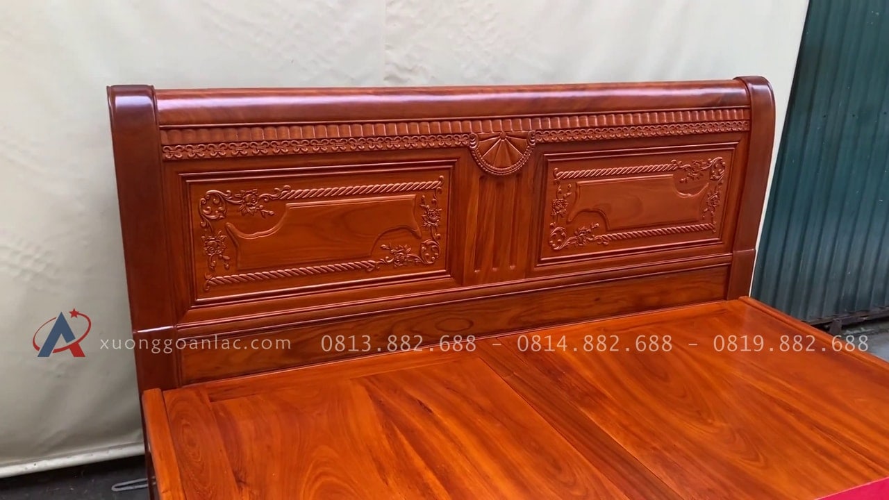Giường ngủ chữ X cao cấp 26 vách tựa đục hoa lá tây nhẹ nhàng