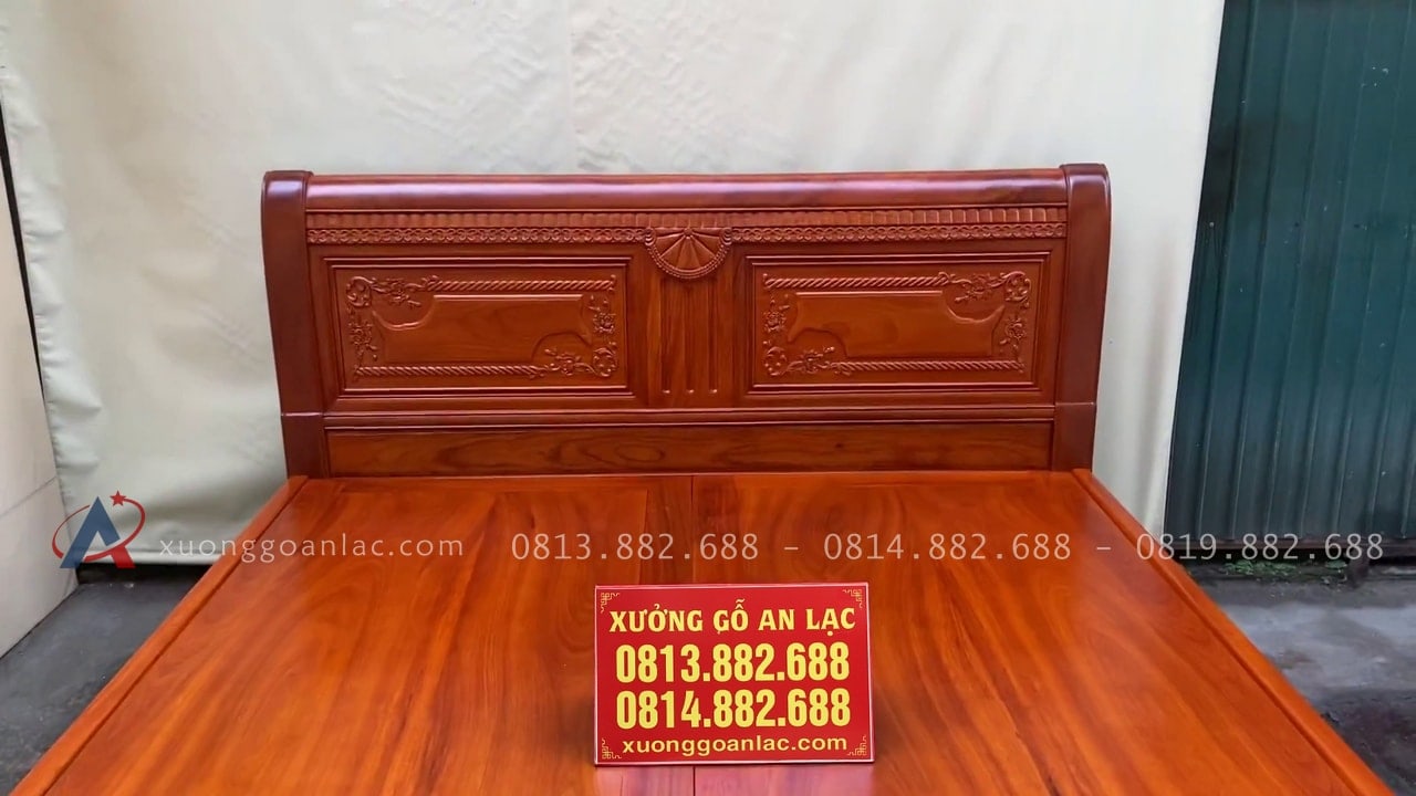 Giường ngủ chữ X cao cấp 27 họa tiết đục tỉa tinh xảo trên vách giường
