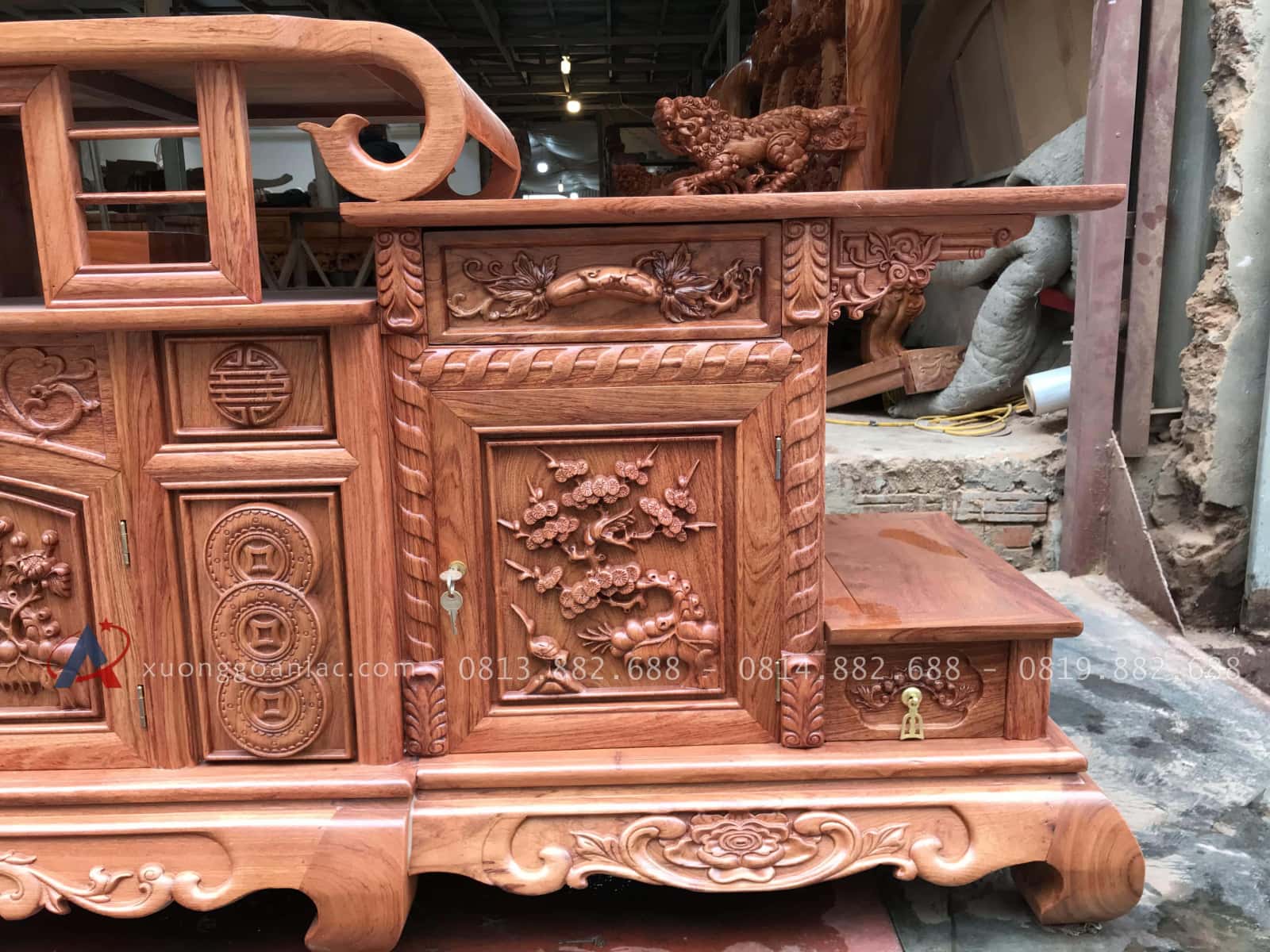 Kệ tivi sừng trâu 2m4 gỗ hương đá cao cấp (Anh Hữu - Hà Nội) 20 ngăn kéo đục quả dưa con sóc lá nho