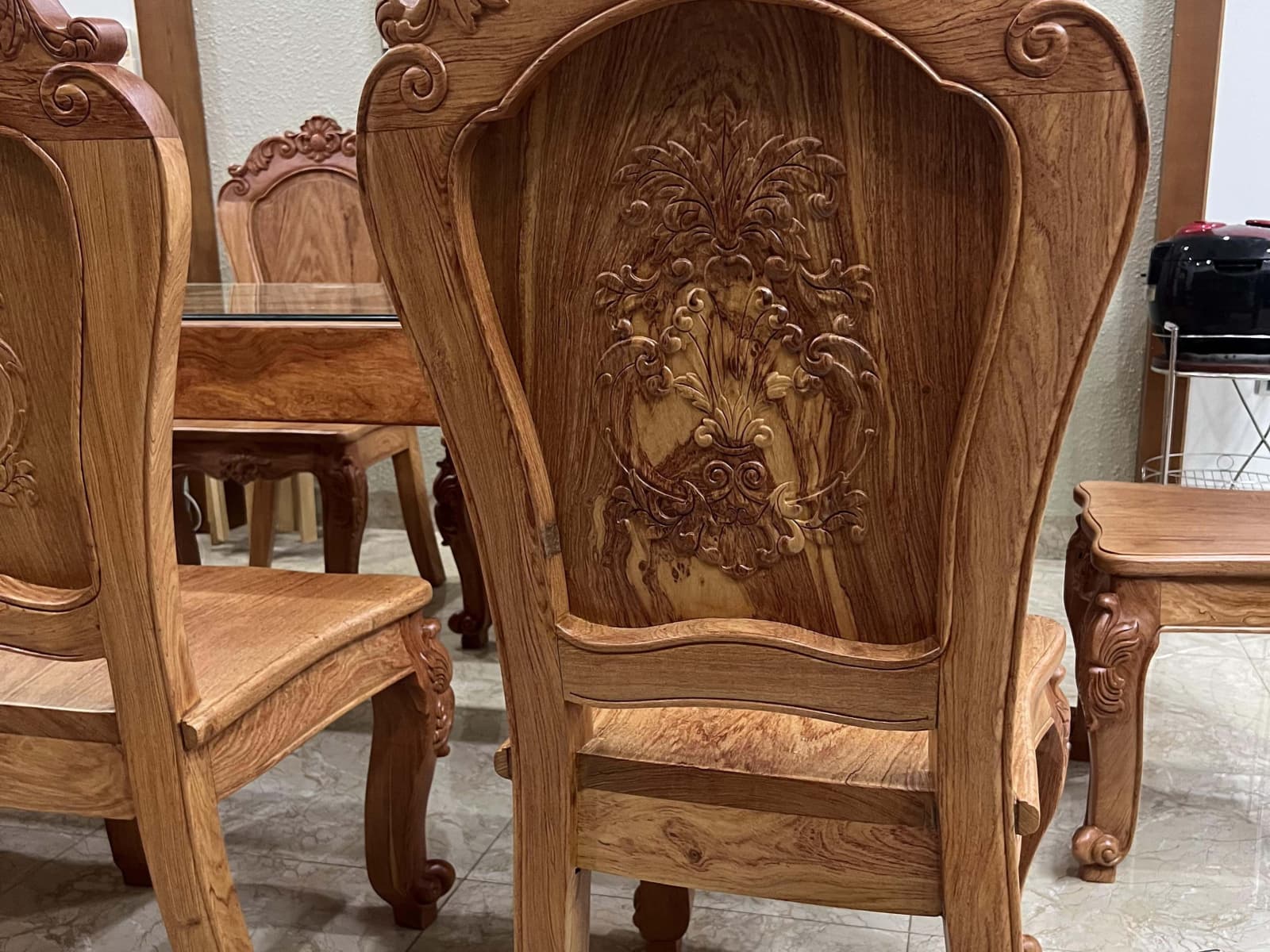 Bộ bàn ăn nguyên khối 8 ghế louis gỗ hương đá siêu vân hàng vip (Anh Sĩ, Điện Biên) 31 ghế ăn gỗ hương louis