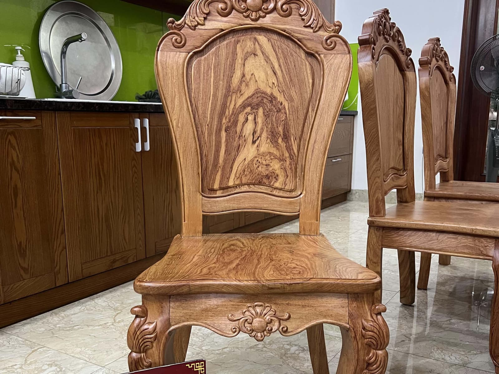 Bộ bàn ăn nguyên khối 8 ghế louis gỗ hương đá siêu vân hàng vip (Anh Sĩ, Điện Biên) 28 Mẫu ghế ngồi lưng cao không tay