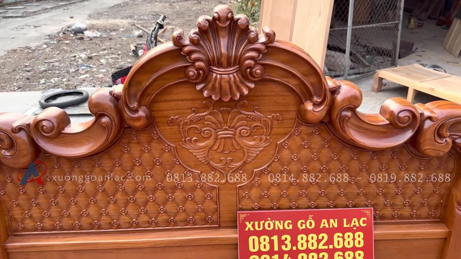 Giường 3 khúc gõ đỏ ván đục trám 2m x 2m2 14 đầu giường cao đục hoa lá tây
