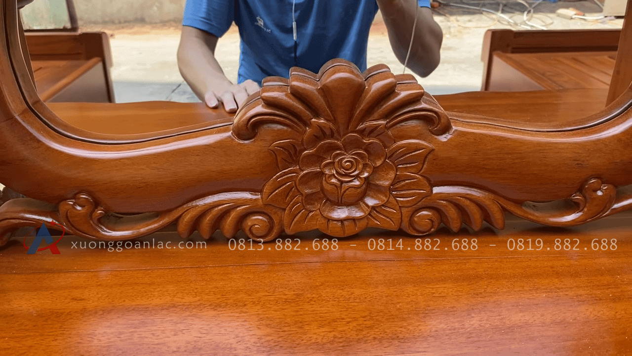 Mẫu giường tân cổ điển và bàn phấn gỗ gõ đỏ cao cấp 36 chân gương đục hoa hồng