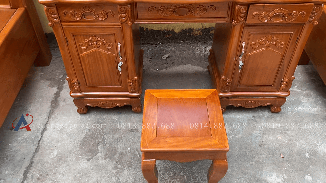 Mẫu giường tân cổ điển và bàn phấn gỗ gõ đỏ cao cấp 38 thân bàn thiết kế 3 ngăn kéo 2 buồng tủ