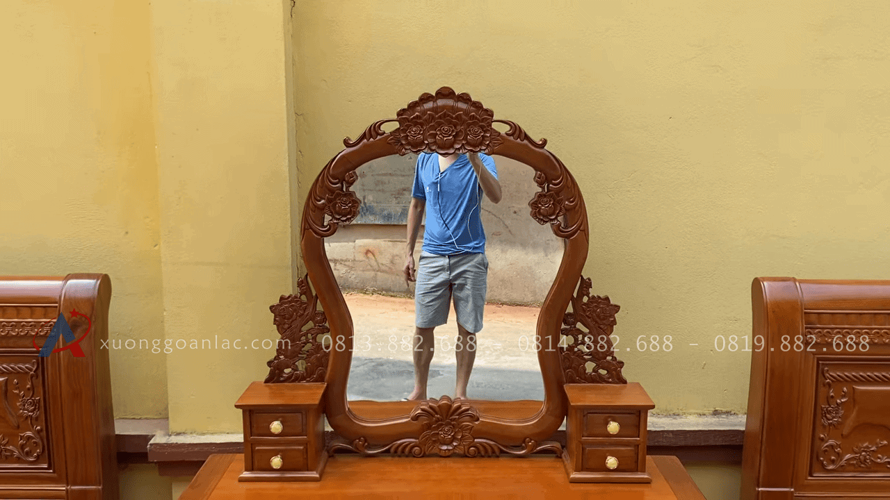 Mẫu giường tân cổ điển và bàn phấn gỗ gõ đỏ cao cấp 9 khung giương tạo hình độc đáo đục hoa hồng nổi bật