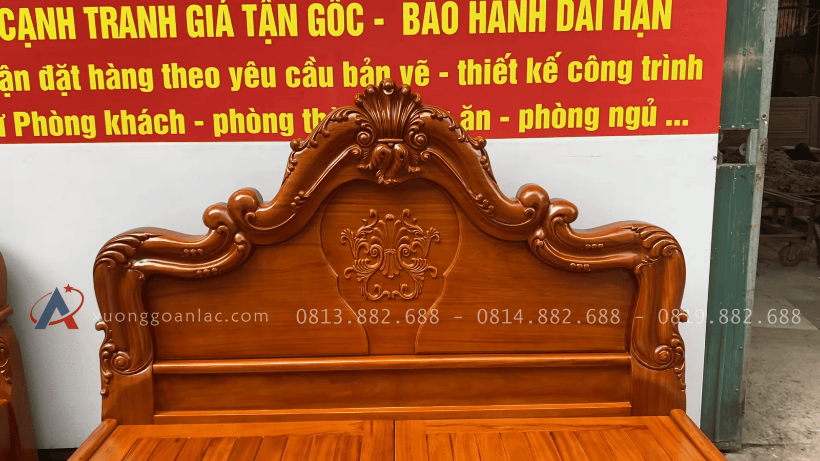 Hai giường vòm trơn lan tây gỗ Gõ 2m x 2m2 19 đầu giường cao đục vương miện hoa lá tây