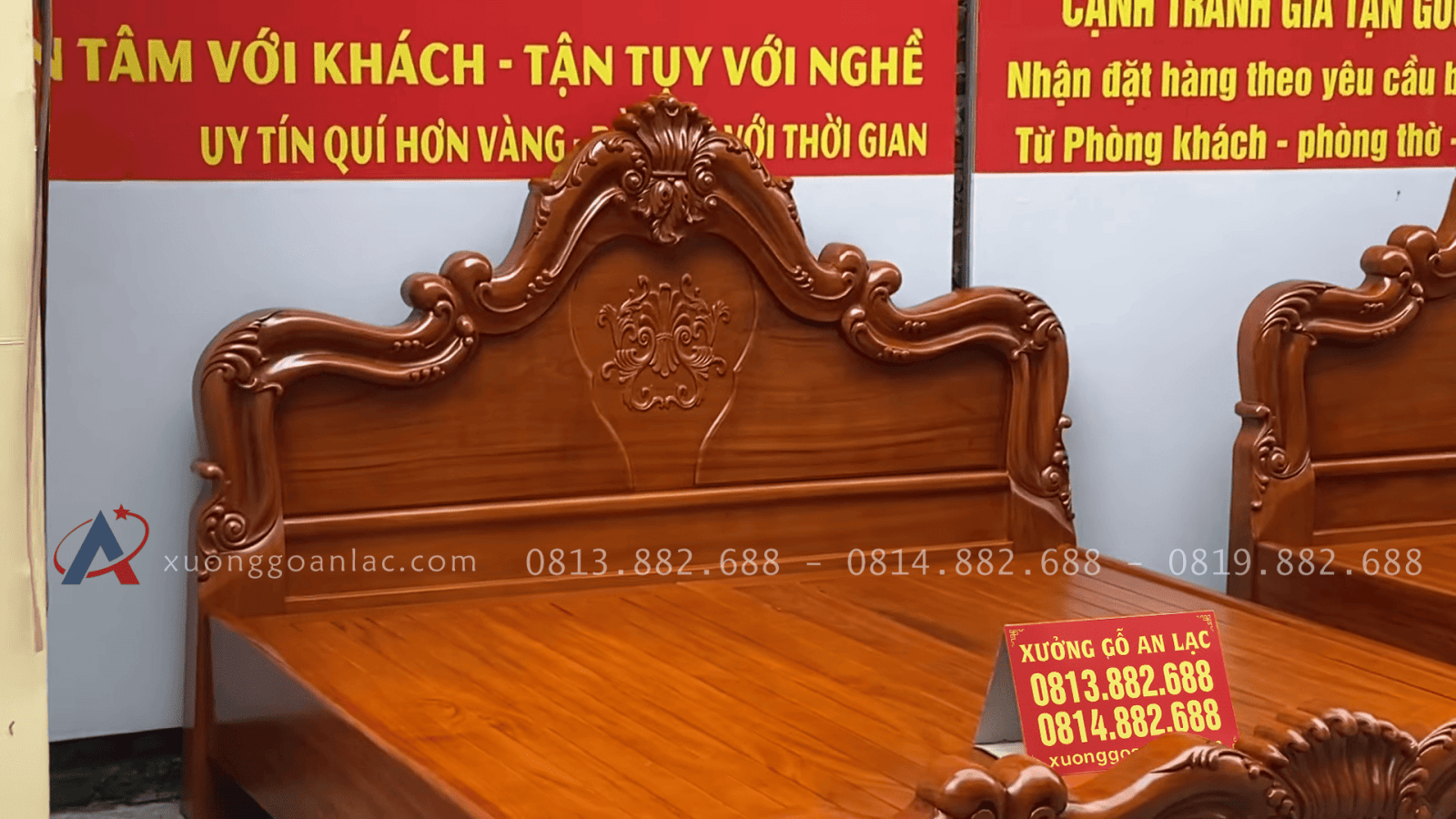 Hai giường vòm trơn lan tây gỗ Gõ 2m x 2m2 21 tạo hình vách cầu kỳ đục hoa lá tây