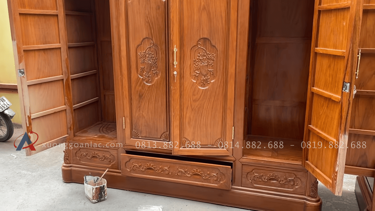 Mẫu tủ áo 4 cánh gỗ gõ đỏ hàng víp 20 tủ quần áo bệ phẳng