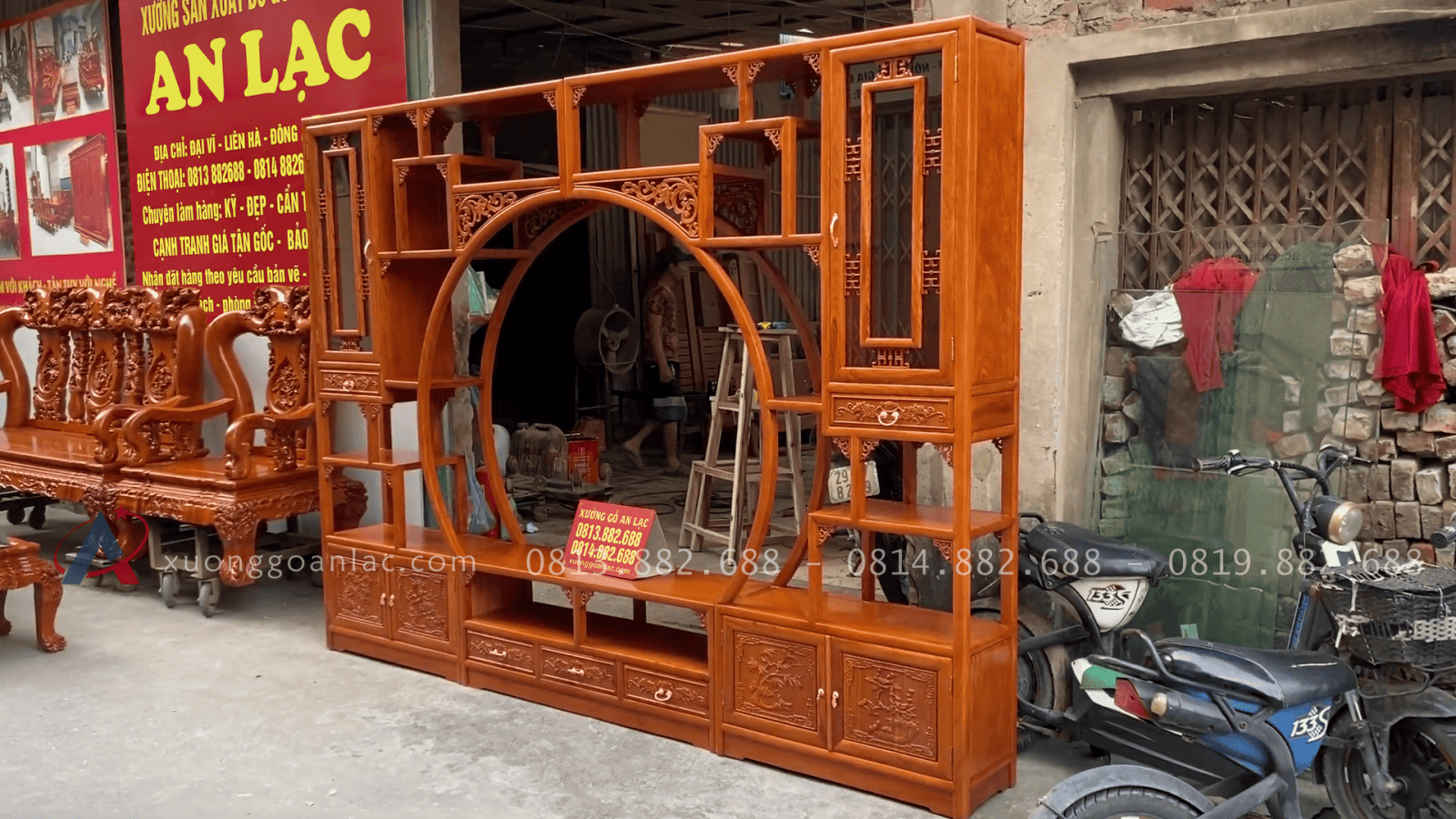 Mẫu tủ kệ tivi kết hợp tủ trang trí phong cách tân cổ điển gỗ hương đá ( Chú Hào - Quảng Ninh) 27 mẫu tủ trang trí kèm kệ tivi