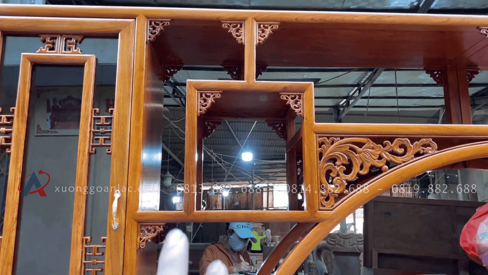 Mẫu tủ kệ tivi kết hợp tủ trang trí phong cách tân cổ điển gỗ hương đá ( Chú Hào - Quảng Ninh) 29 tủ trang trí gỗ hương đá