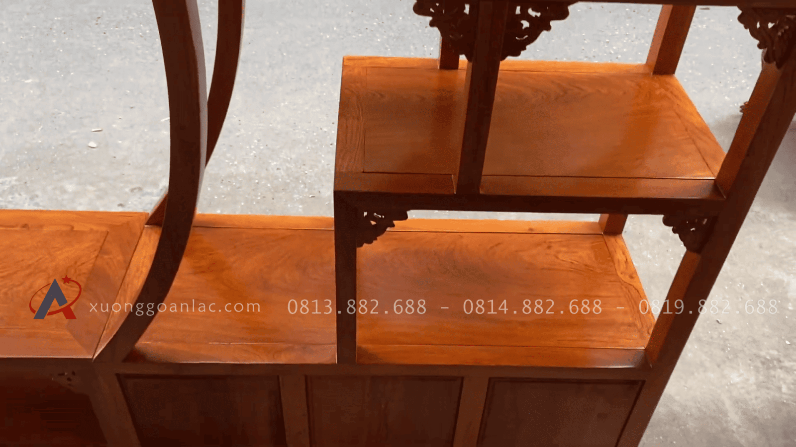 Mẫu tủ kệ tivi kết hợp tủ trang trí phong cách tân cổ điển gỗ hương đá ( Chú Hào - Quảng Ninh) 32 mặt kệ liền tấm hoàn thiện kỹ lưỡng