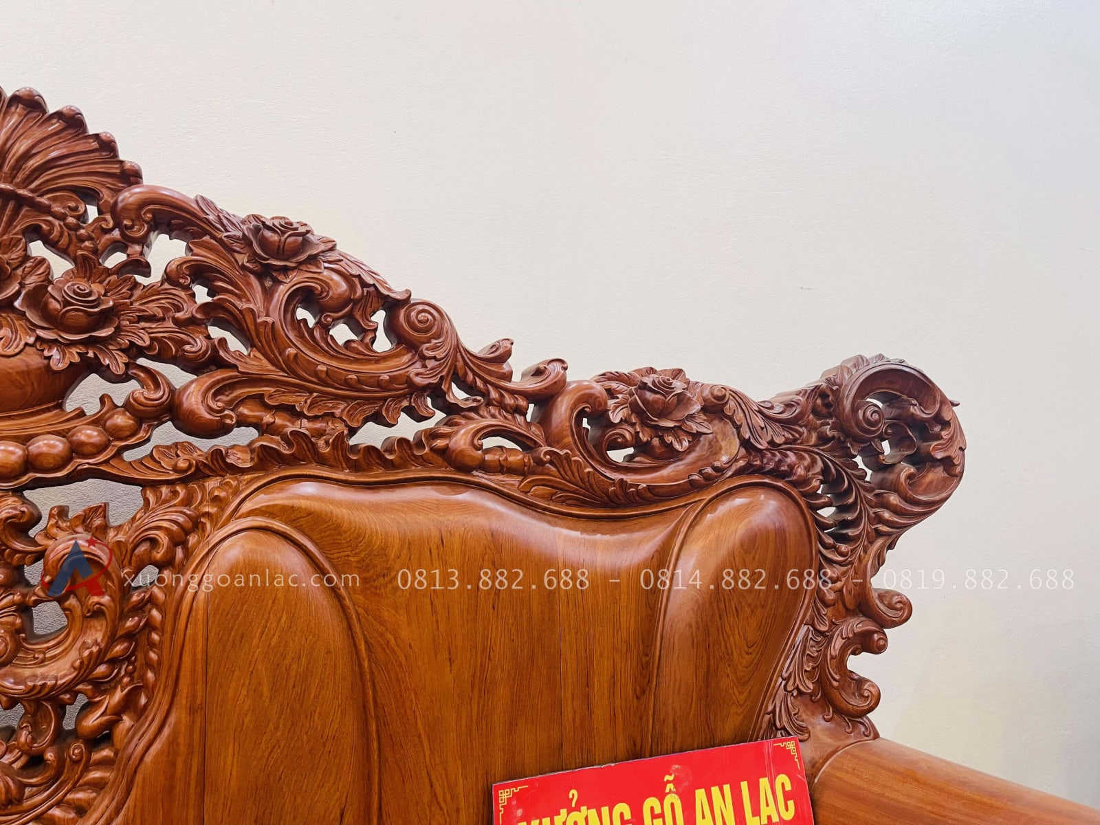 Siêu phẩm bàn ghế hoàng gia nguyên khối 10 món gỗ hương đá (Anh Sâm - Cao Bằng) 45 vách ghế nguyên khối ghép tấm