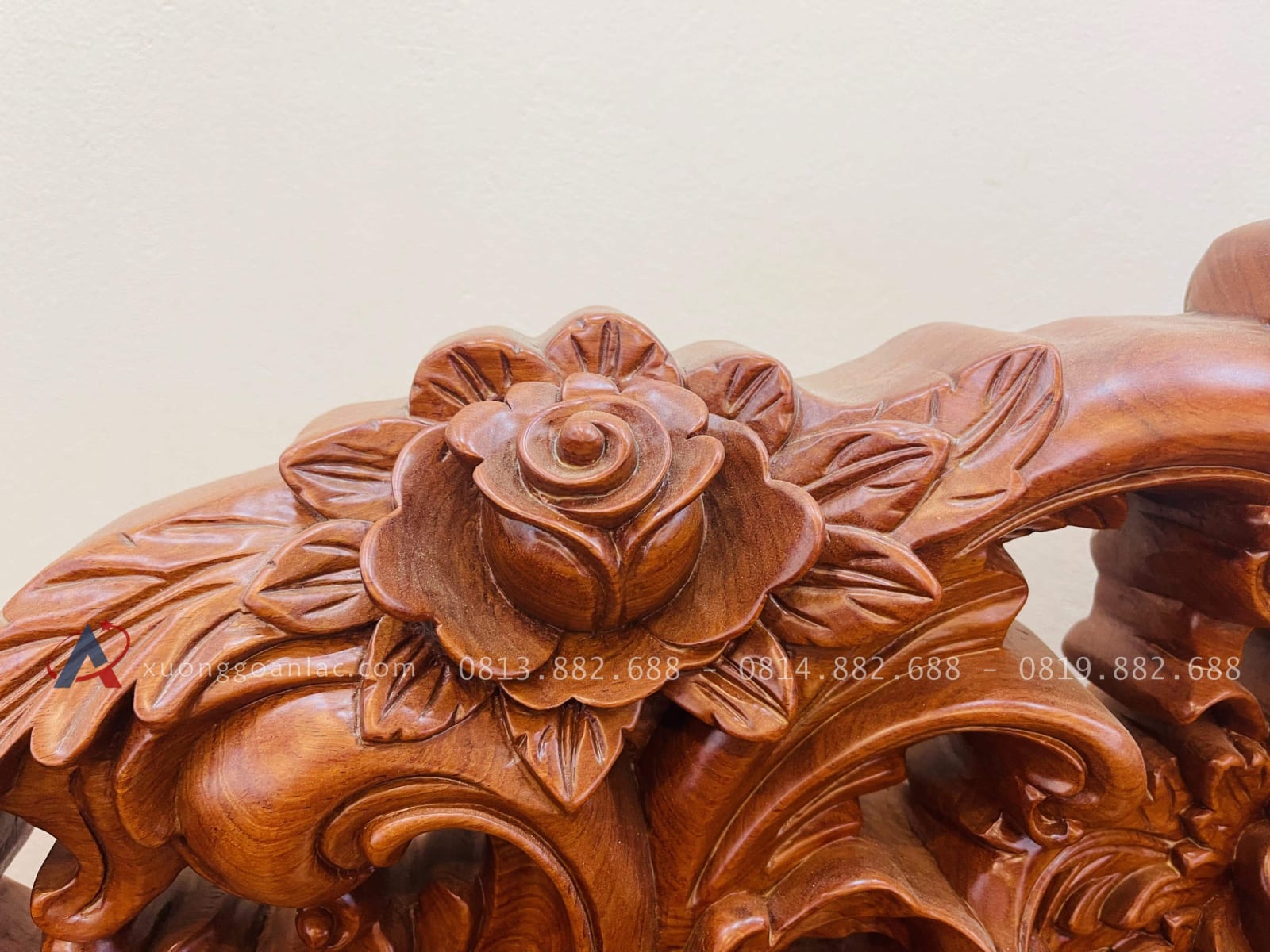 Siêu phẩm bàn ghế hoàng gia nguyên khối 10 món gỗ hương đá (Anh Sâm - Cao Bằng) 46 họa tiết hoa hồng trên chương đoản