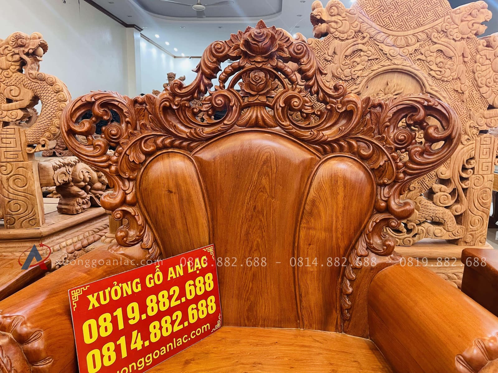 Siêu phẩm bàn ghế hoàng gia nguyên khối 10 món gỗ hương đá (Anh Sâm - Cao Bằng) 48 lưng ghế thiết kế nổi bật đục tỉa tinh xảo