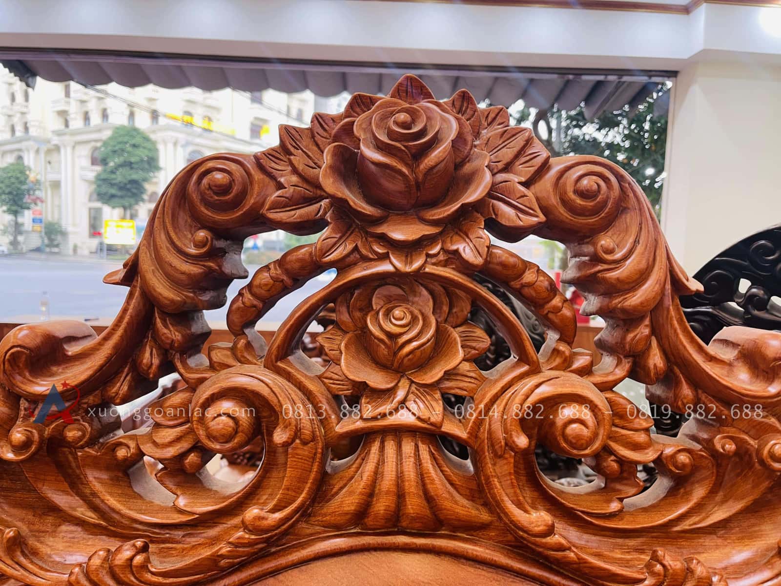 Siêu phẩm bàn ghế hoàng gia nguyên khối 10 món gỗ hương đá (Anh Sâm - Cao Bằng) 49 đỉnh chương đục hoa hồng lá tây