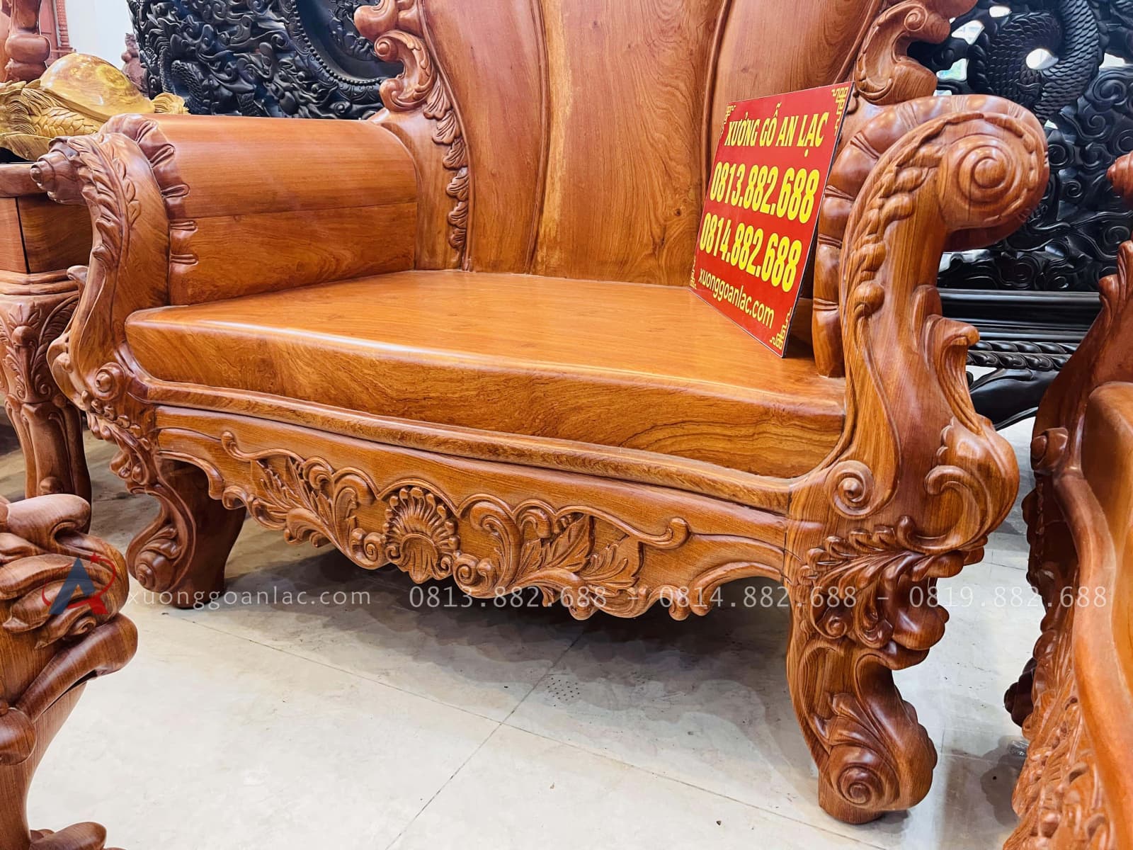 Siêu phẩm bàn ghế hoàng gia nguyên khối 10 món gỗ hương đá (Anh Sâm - Cao Bằng) 50 mặt ghế nguyên khối dày 10p