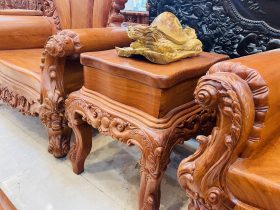 Siêu phẩm bàn ghế hoàng gia nguyên khối 10 món gỗ hương đá (Anh Sâm - Cao Bằng) 33 đôn kẹp louis gỗ hương đá