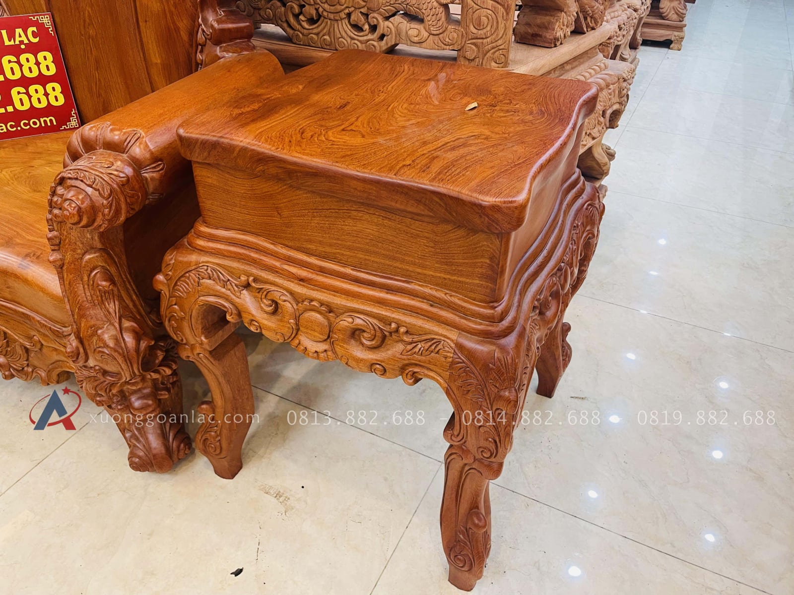 Siêu phẩm bàn ghế hoàng gia nguyên khối 10 món gỗ hương đá (Anh Sâm - Cao Bằng) 52 đôn cao gỗ hương đá