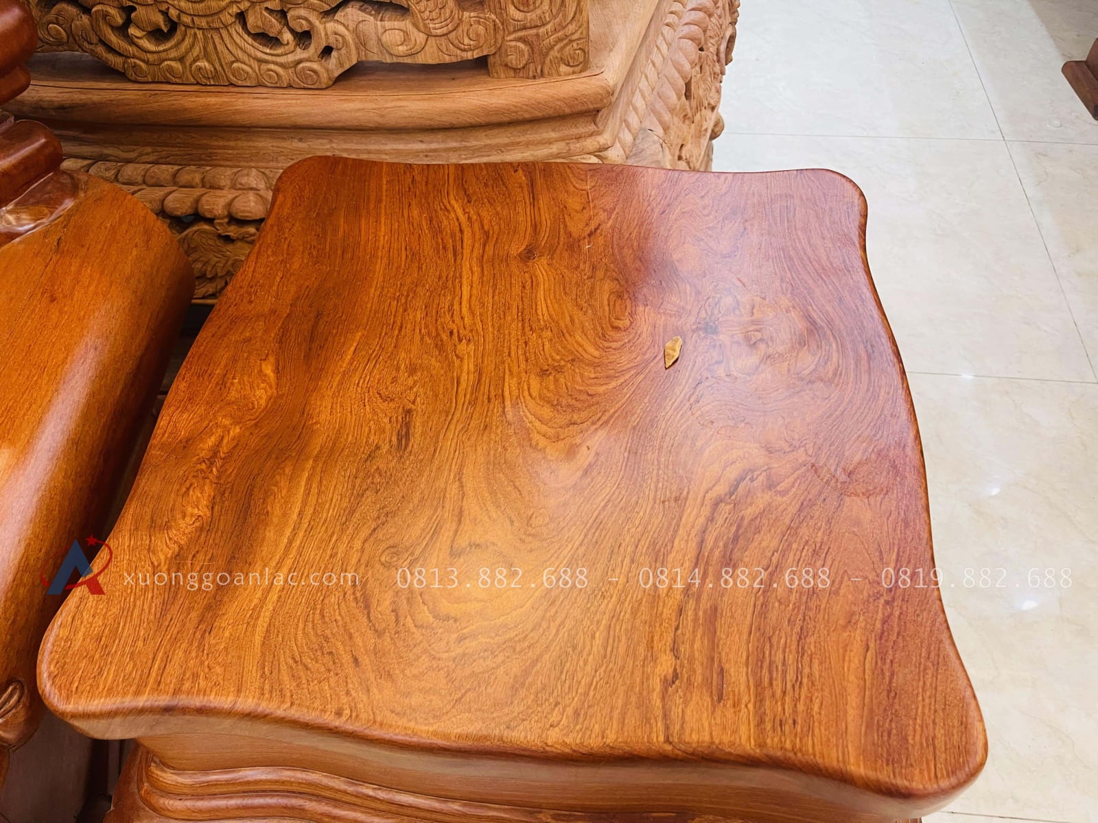 Siêu phẩm bàn ghế hoàng gia nguyên khối 10 món gỗ hương đá (Anh Sâm - Cao Bằng) 53 mặt đôn ván liền gỗ hương đá