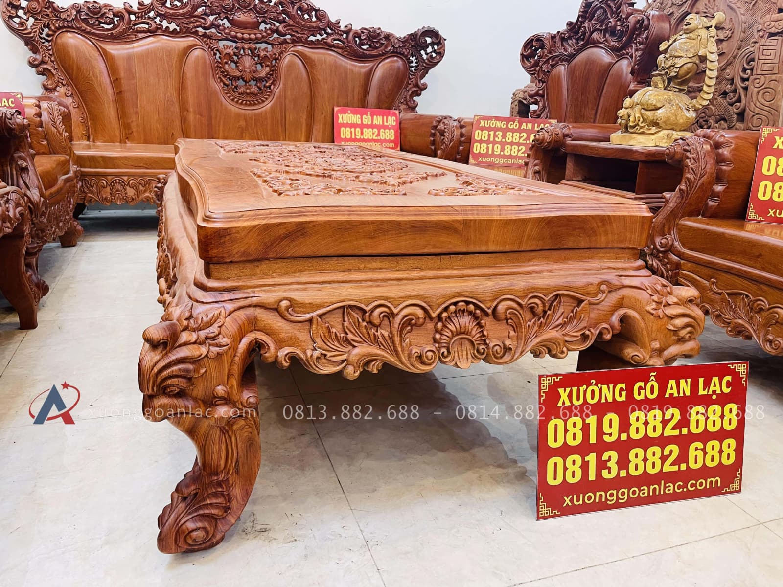 Siêu phẩm bàn ghế hoàng gia nguyên khối 10 món gỗ hương đá (Anh Sâm - Cao Bằng) 41 hệ chân yếm bàn đục hoa lá tây