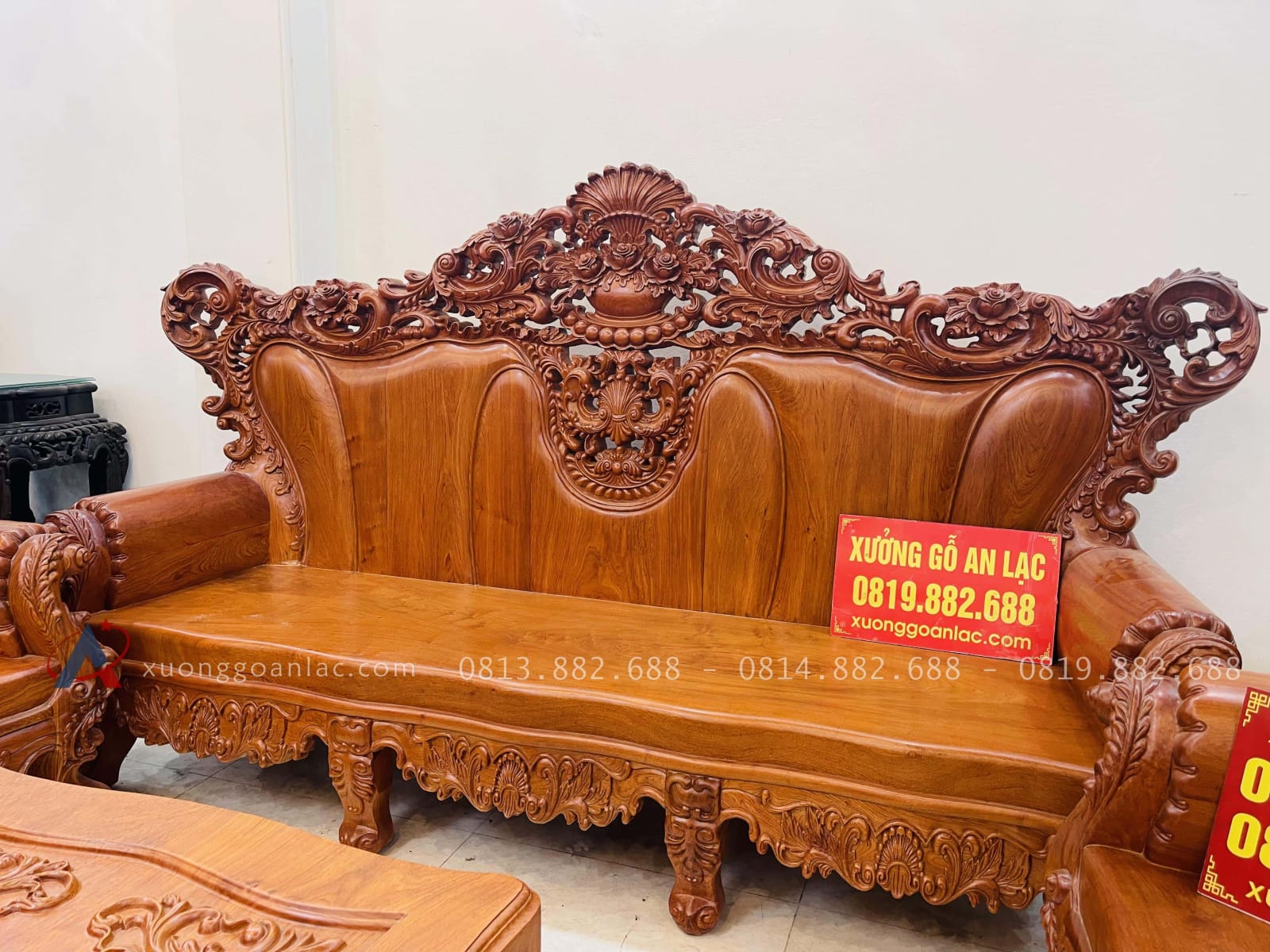 Siêu phẩm bàn ghế hoàng gia nguyên khối 10 món gỗ hương đá (Anh Sâm - Cao Bằng) 42 đoản dài louis hoàng gia
