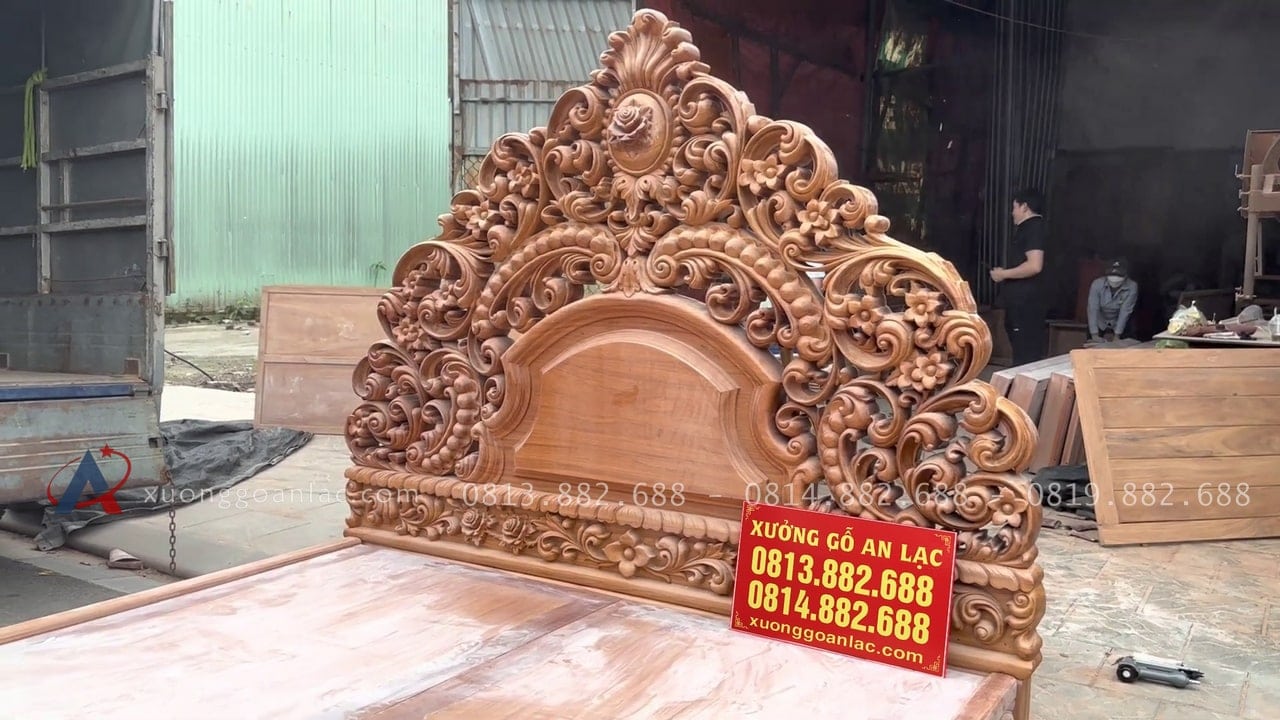 Siêu phẩm giường ngủ louis nguyên khối 17 chương giường dày 10p đục hoa lá tây