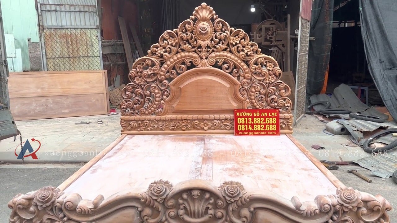 Siêu phẩm giường ngủ louis nguyên khối 18 giường ngủ louis dát phản tấm